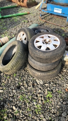 4 x 14" rims & tyres (alloy), 1 steel rim & tyre plus 2 14" tyres