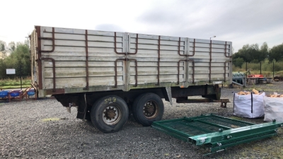 21ft Hen litter and round bale trailer. Brakes and lights working