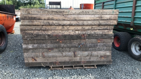 31 Wire mesh sheep slats