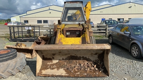 JCB 3C Mark 3 digger with 4 buckets & 2 spare wheels.