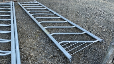 1 cattle feed barrier 15ft with adjustable ends