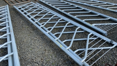 2 cattle feed barrier 15ft with adjustable ends