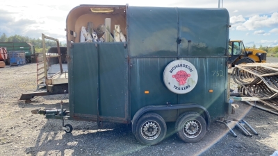 Horse box complete back door and front top door and divider