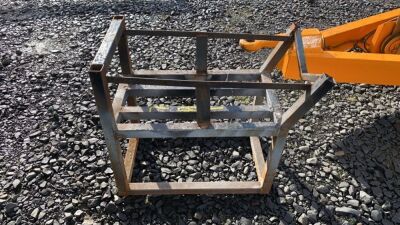 Sheep foot trimming frame