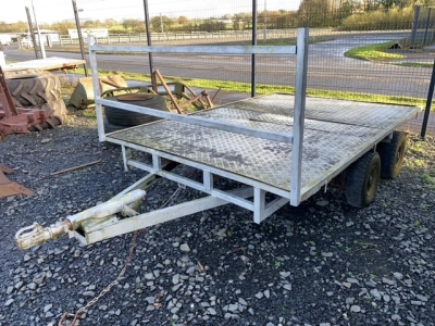 Flat bed trailer with aluminium