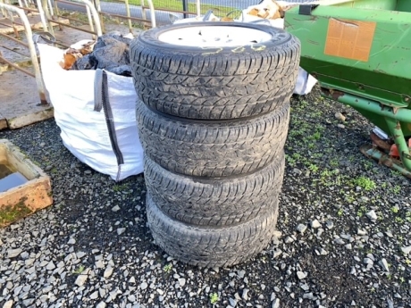 Mitsubushi alloy rims+tyres 18" nearly new tyres