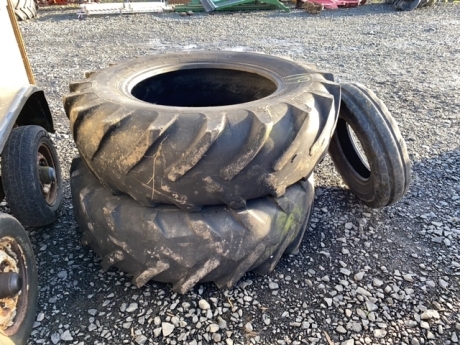 2 tyres 16.9/R30 rear tractor tyres, 1 tyres 750/16 front tractor tyre