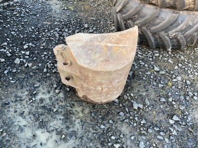 18" bucket for 3tn digger made by Scott