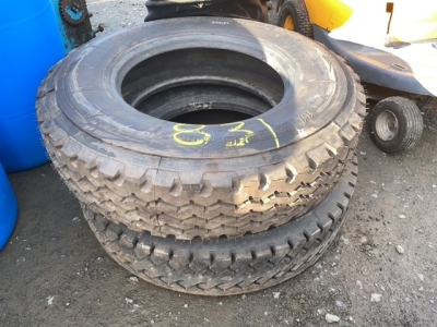 11R x 22.5 2 lorry tyres