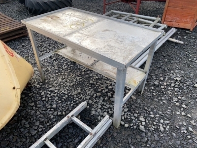 Aluminium table