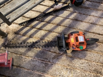 Husqvanna hedge cutter, working