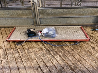 Weigh platform for crush with battery