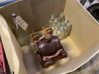 Box of glass drinks ware