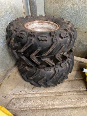 2 back Tyres & Rims for quad