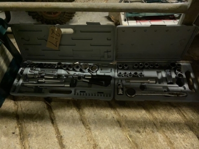 2 Part Socket Sets & Tub of outside lights