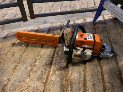 Stihl 026 chainsaw with 2 new chains