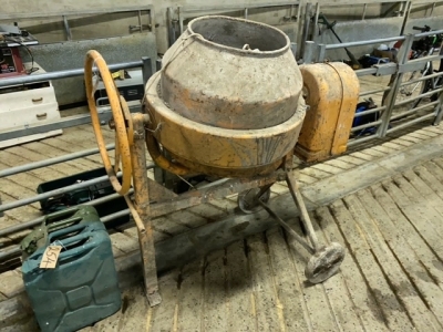 Electric cement mixer