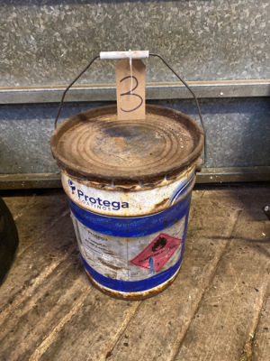 Drum of orange paint 25L