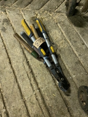 2 sets of hand clippers and set of pruners