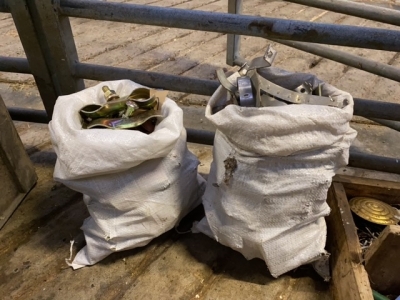 2 bags of fence clamps
