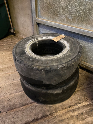 2 solid forklift tyres 650 x 10 Trelleborg