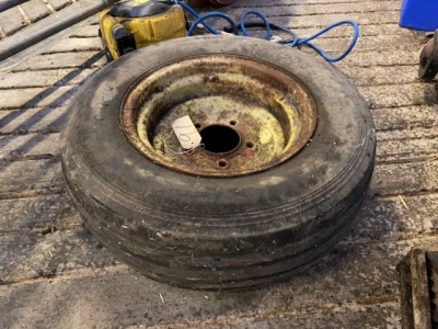 Dunlop tyre + rim off 10x6 trailer 10.0-16