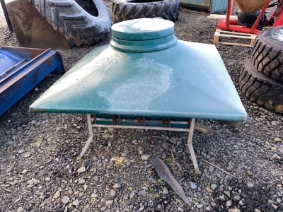 Green plastic top lamb creep feeder