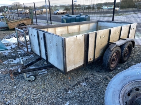 Tandem axle approx 10x5, lights working