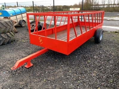 Refurbished cattle feed trailer with new floor