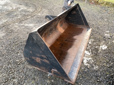 As new 8ft moneycarrie bucket Q FITT JCB bracket