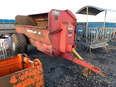 Hi-Spec 10 cube manure spreader with shaft