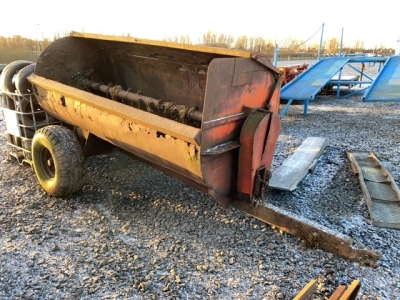 Rotary dung spreader