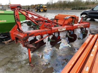 Kvernland 4 furrow plough spring loaded