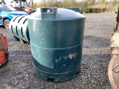 Beehive oil tank