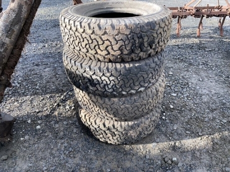 4 x Landrover tyres 70% 265-75-16