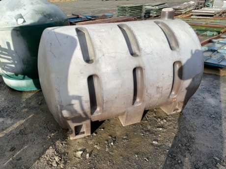 Beehive oil tank