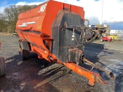 Abbey feeder wagon with shaft