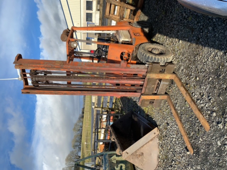 Toyota forklift with side shift and extra hydraulics for shear grab or boxtipper, was in use before sale, brakes need some tlc, great starter