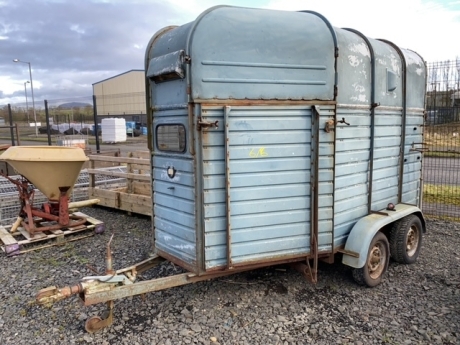 Horse box