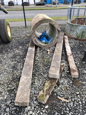 Concrete pipe 5ft long 1m diameter outwide with 5"wall with 2x concrete heads 10'6 x 9', 1 concrete head 8x6, 1 concrete head 4'6x6 and 1 bag of galvanised spouting brackets