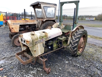 David Brown 880 tractor AIJ 2850, no tax book, needs battery and diesel, will start plus 6 weights