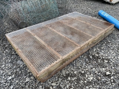 2 x 8x4 mesh sheep slats