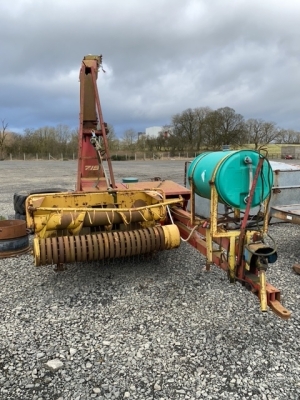 New Holland precision chop 719 with control box and shaft, minor hose leak