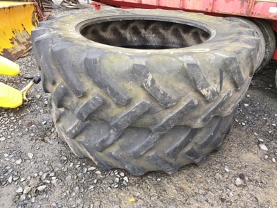 2 x 16.9-38 25% grip tyres