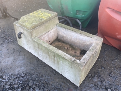 Concrete water drinker single side