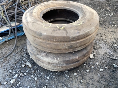 2 x 900-16 tyres