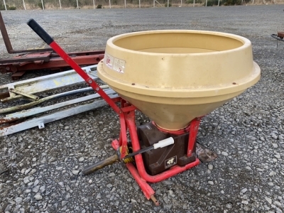 Vicon fertiliser sower with shaft