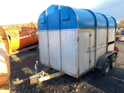 9x5.6 cattle trailer with LED lights, working and tyres sound