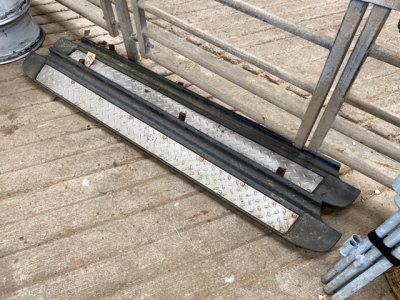 Pair of Side Steps for Jeep