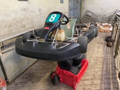200cc engine go-kart with spare engine, tyres, stand, sprockets etc, running well